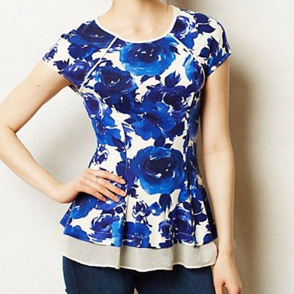 Anthropologie Floralzul Blouse Blue & White Floral Knit Top Ruffled Hem